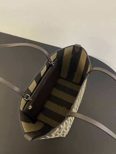 フェンディバッグ角部分ディテール